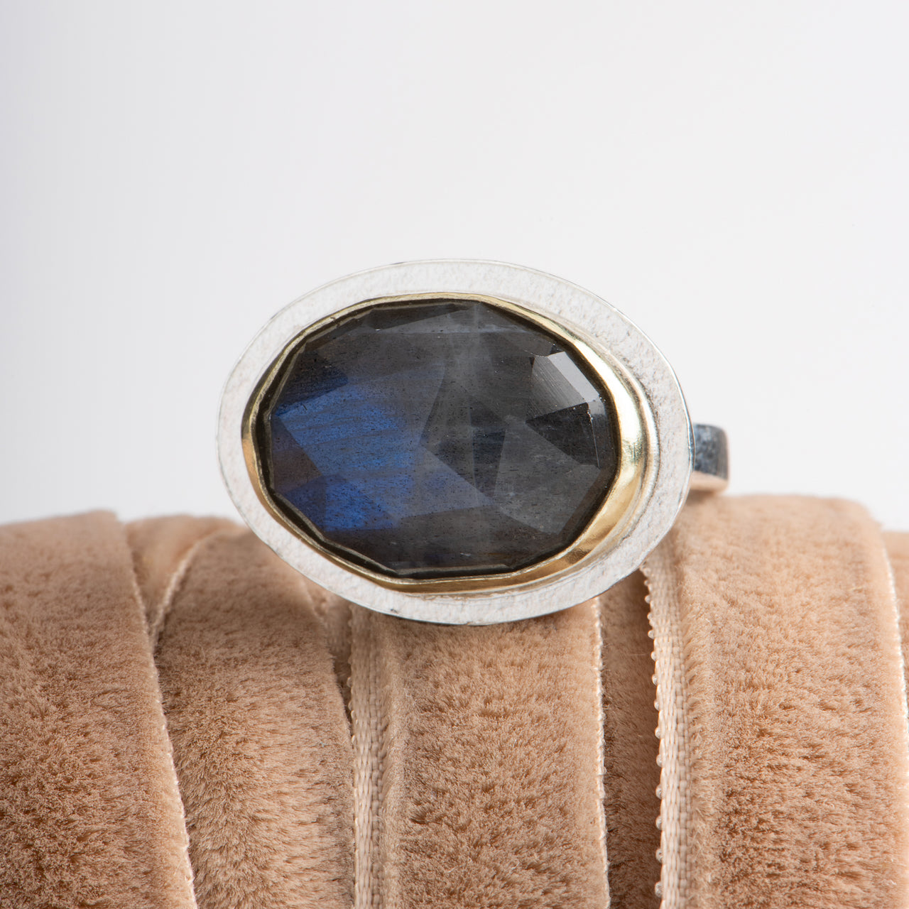 Rosecut Labradorite Set in 18 Karat Gold Ring