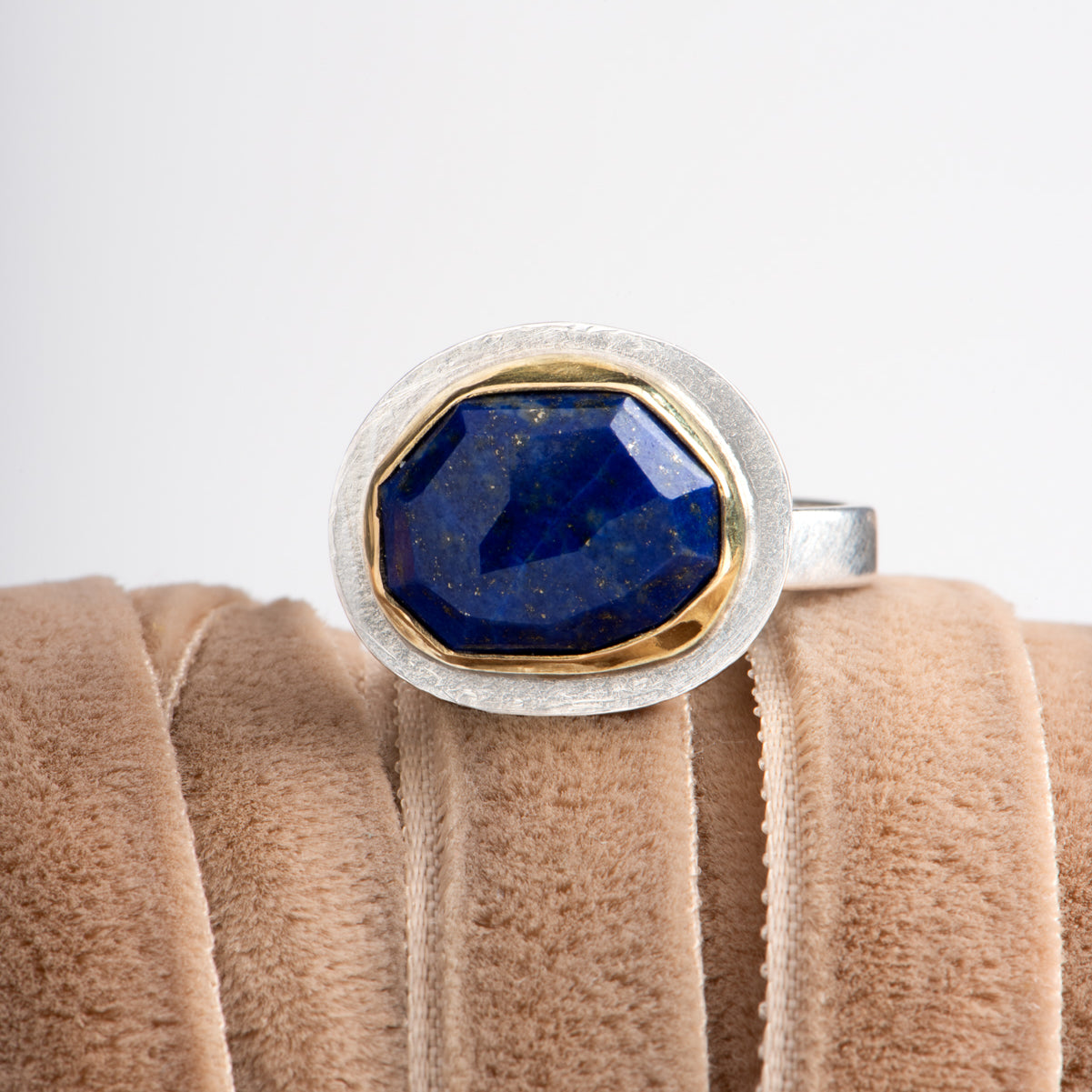 Rosecut Lapis Lazuli Set in 18 Karat Gold Ring