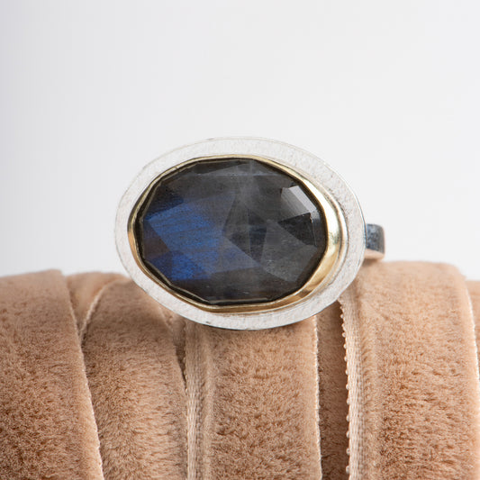 Rosecut Labradorite Set in 18 Karat Gold Ring